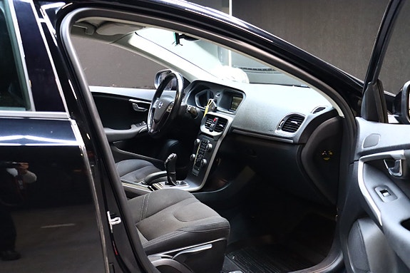 Volvo V40 12 of 27