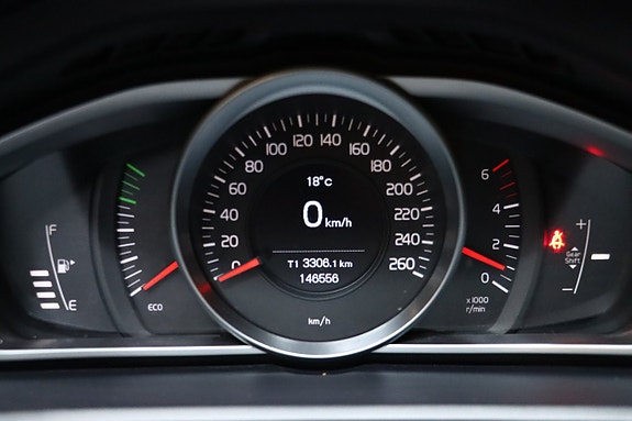 Volvo V40 19 of 27