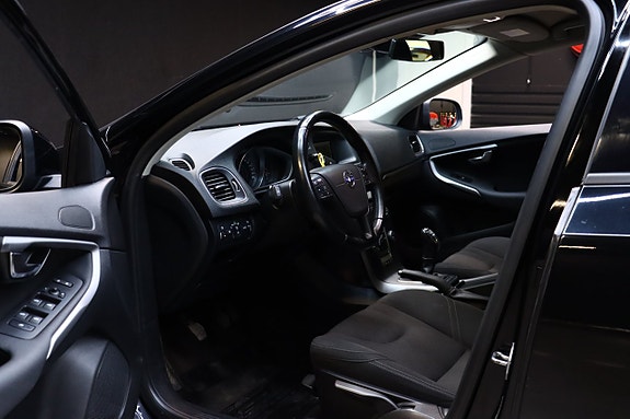 Volvo V40 8 of 27