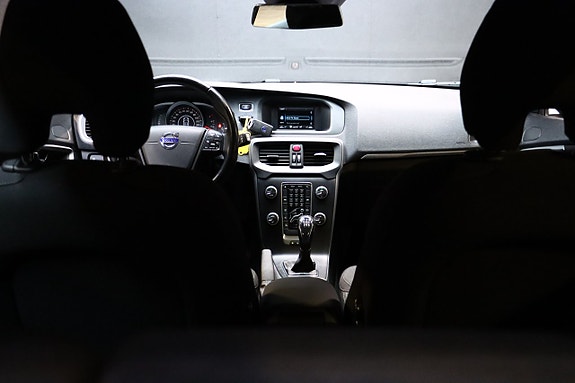 Volvo V40 15 of 27