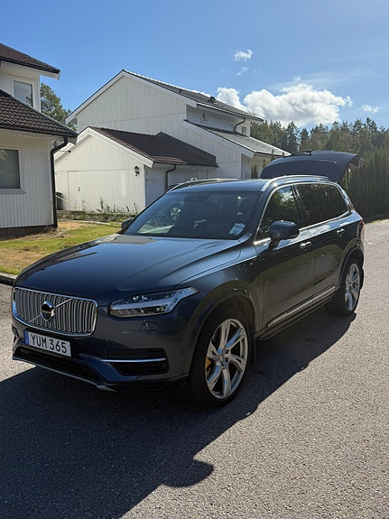 Volvo XC90 2 of 5