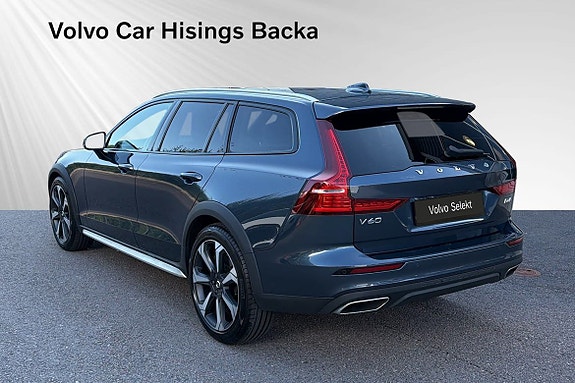 Volvo V60 Cross Country 5 of 13