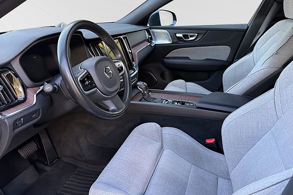 Volvo V60 Cross Country 8 of 13