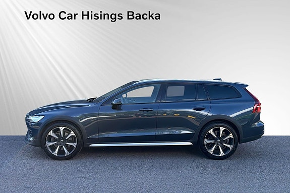 Volvo V60 Cross Country 4 of 13