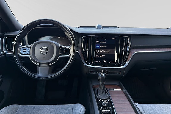 Volvo V60 Cross Country 10 of 13