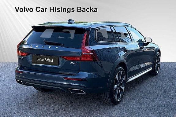 Volvo V60 Cross Country 6 of 13