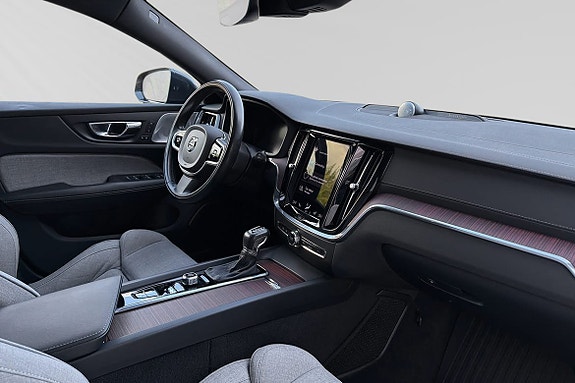 Volvo V60 Cross Country 11 of 13