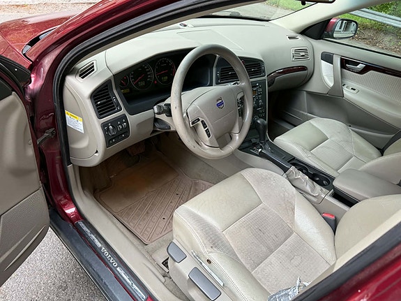 Volvo V70 5 of 7