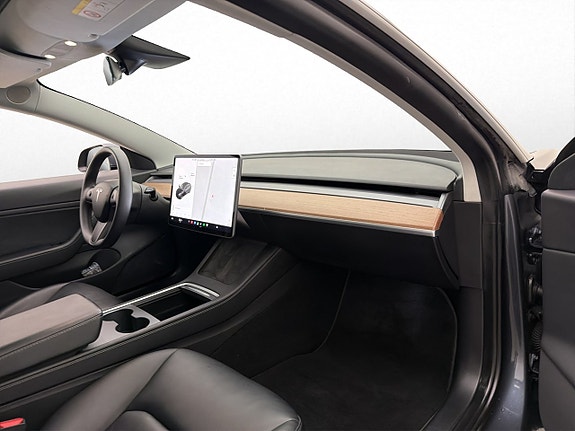Tesla Model 3 26 of 30