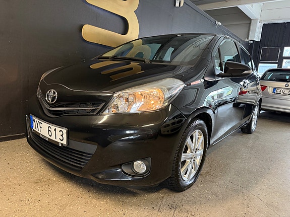 Toyota Yaris 4 of 23