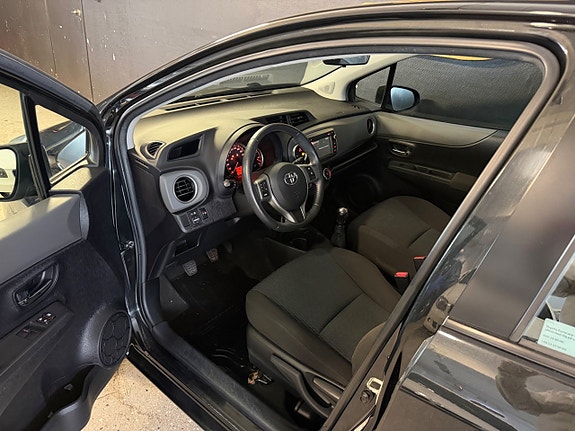 Toyota Yaris 10 of 23