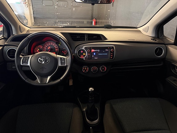 Toyota Yaris 14 of 23