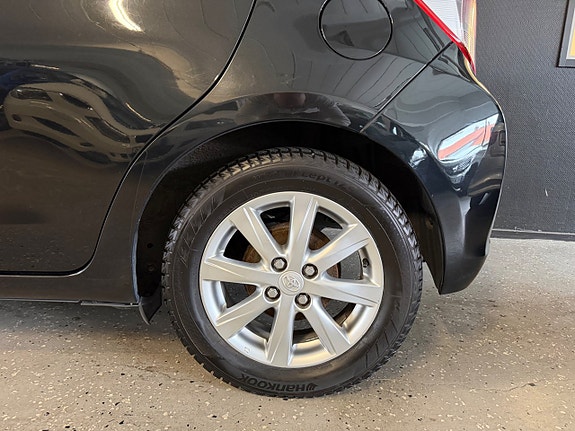 Toyota Yaris 7 of 23