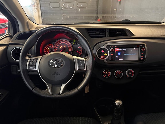 Toyota Yaris 15 of 23