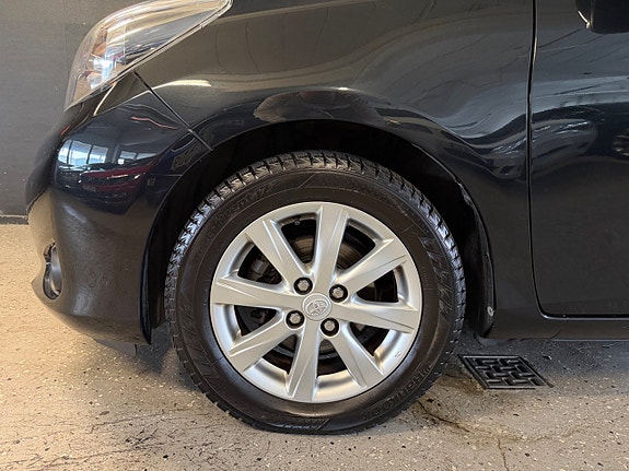 Toyota Yaris 6 of 23