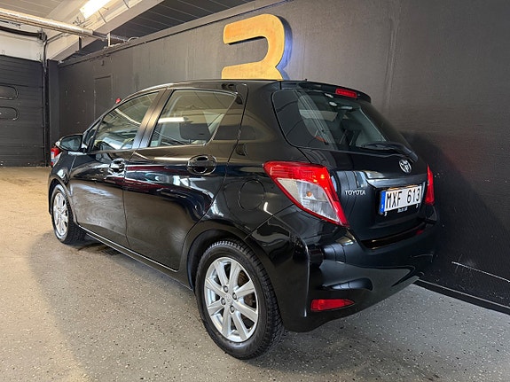 Toyota Yaris 3 of 23