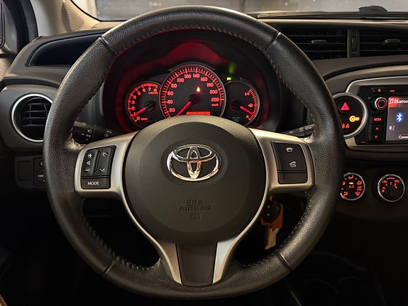 Toyota Yaris 23 of 23