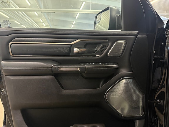 Dodge RAM 1500 21 of 23