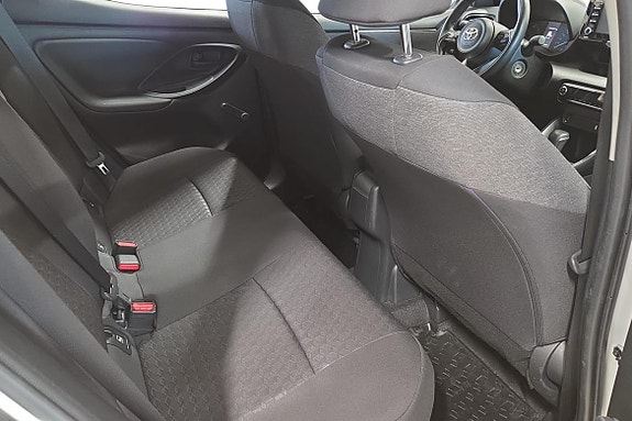 Toyota Yaris 16 of 20