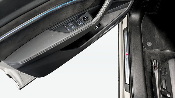 Audi e-tron 16 of 19