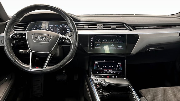 Audi e-tron 11 of 19