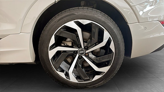 Audi e-tron 6 of 19