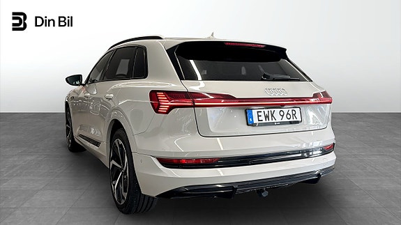 Audi e-tron 3 of 19