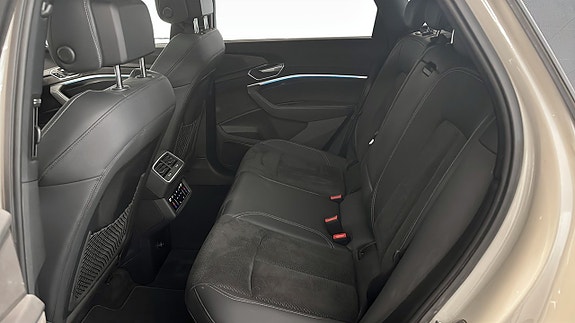 Audi e-tron 12 of 19