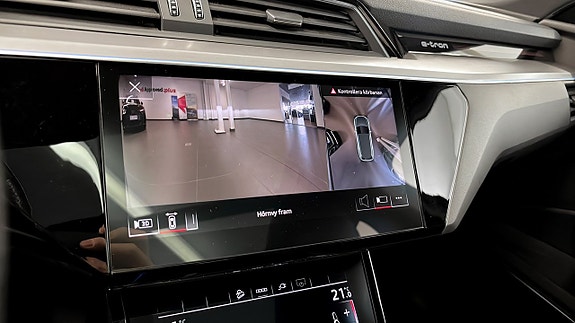 Audi e-tron 18 of 19