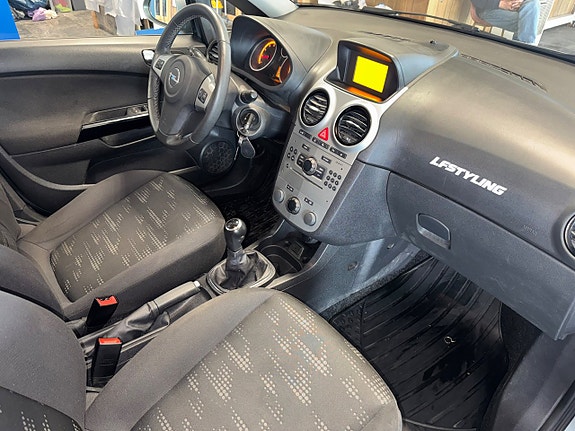 Opel Corsa 12 of 15