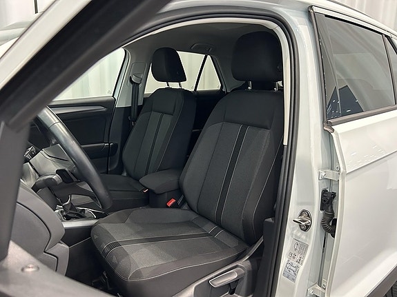 Volkswagen T-Roc 6 of 14
