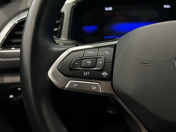 Volkswagen T-Roc 10 of 14