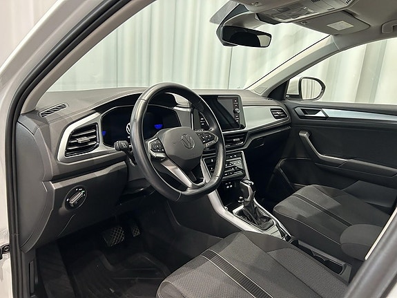 Volkswagen T-Roc 8 of 14
