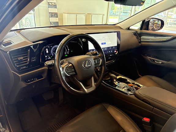 Lexus NX350h 10 of 21