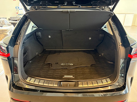 Lexus NX350h 8 of 21