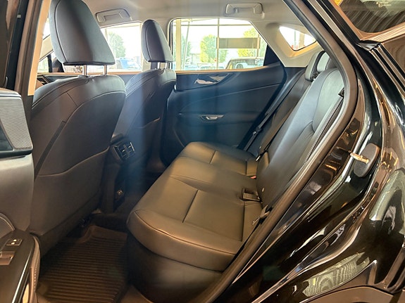 Lexus NX350h 9 of 21