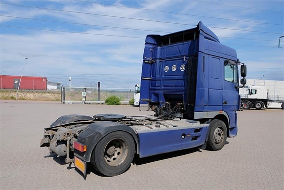DAF XF 105 460 4x2 dragbil 4 of 11