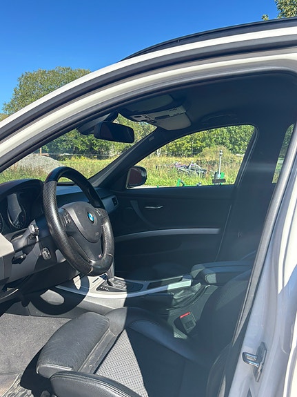 BMW 320d 3 of 5
