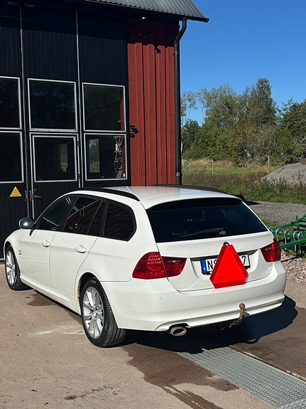 BMW 320d 4 of 5