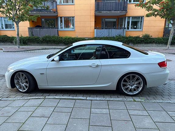 BMW 325i 3 of 9