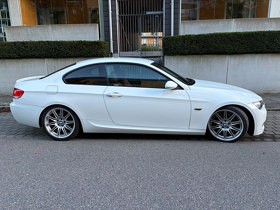 BMW 325i 2 of 9