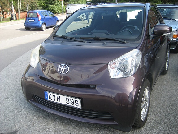 Toyota IQ 2 of 16