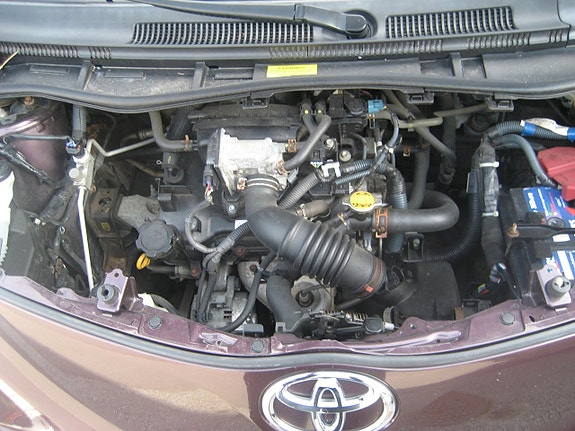 Toyota IQ 10 of 16
