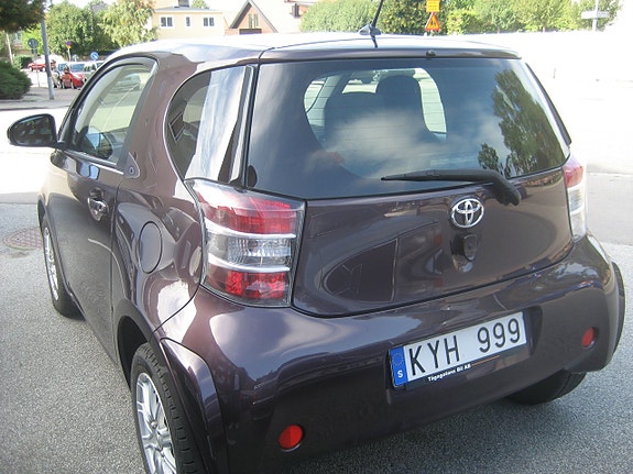 Toyota IQ 3 of 16