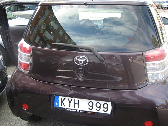 Toyota IQ 8 of 16