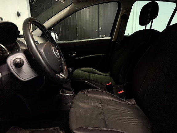 Renault Clio 7 of 13