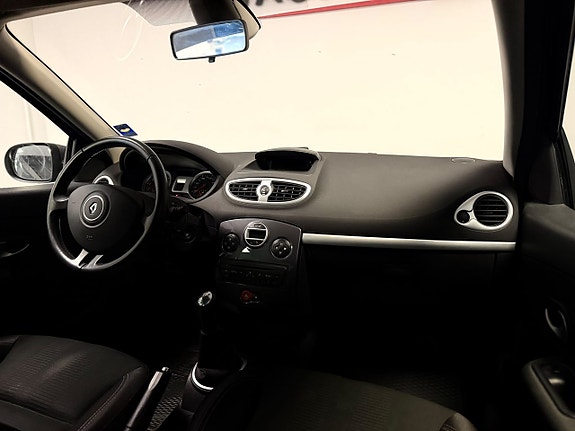 Renault Clio 9 of 13