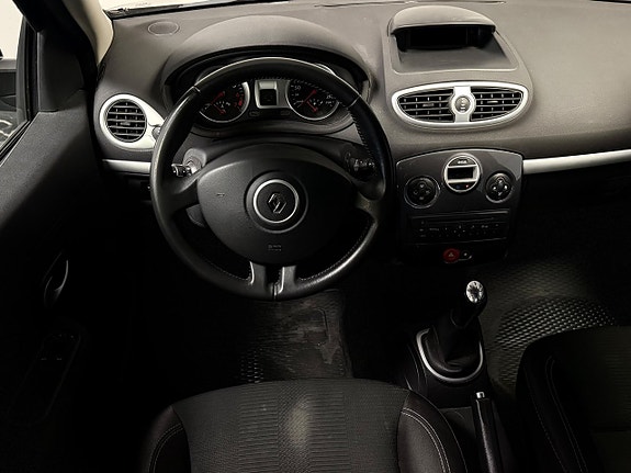 Renault Clio 10 of 13