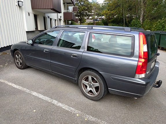 Volvo V70 4 of 5