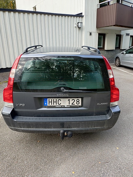Volvo V70 3 of 5